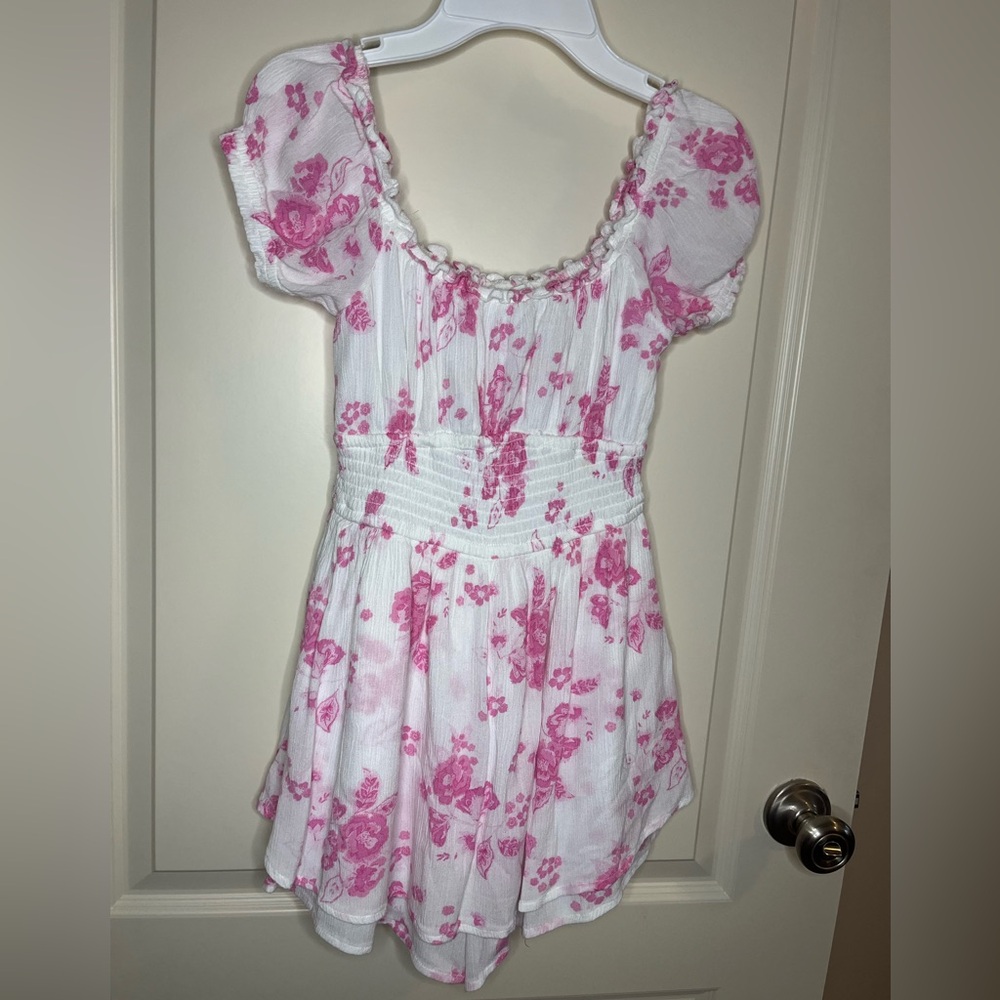 Hollister White & Pink Floral Pattern Romper sz xs petite